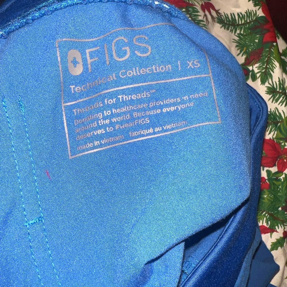 Women Figs Scrub set 
Size xs
Color royal blue